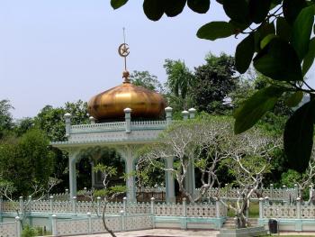 https://www.explorebrunei.gov.bn/TSP%20Images/Sultan+Bolkiah's+Tomb.jpg