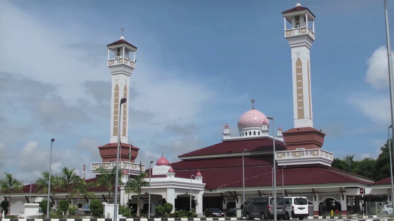 https://www.explorebrunei.gov.bn/TSP%20Images/Suri%20Seri%20Begawan%20Raja%20Pengiran%20Anak%20Damit%20Mosque.jpg