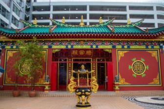 http://explorebrunei.gov.bn/TSP%20Images/Teng-Yun-Temple-4-1.jpg